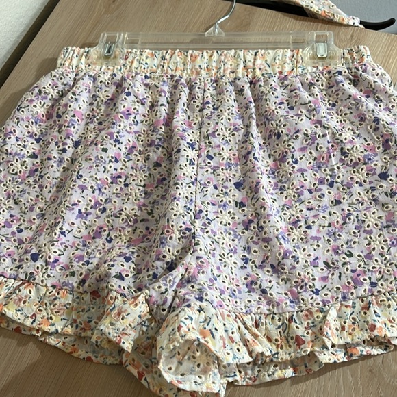 Eyelet Two Piece Short Set - Picture 2 of 8